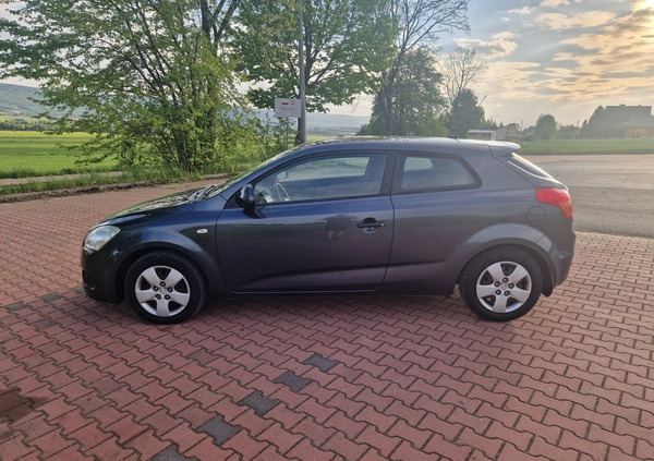 Mazda 3 cena 13900 przebieg: 179000, rok produkcji 2010 z Bodzentyn małe 154